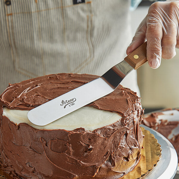 7 5/8" Icing Spatula with Wood Handle